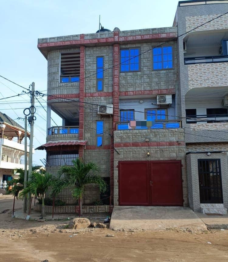 VILLA R+2 7 PIÈCES À VENDRE À NOUKAFU – 300m DU GOUDRON | TITRE FONCIER EN COURS