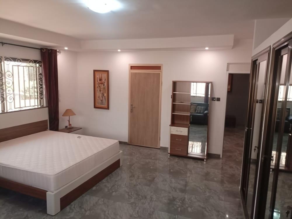VILLA R+1 DE 11 PIÈCES À VENDRE À AGBALÉPÉDO GTA – 644M²