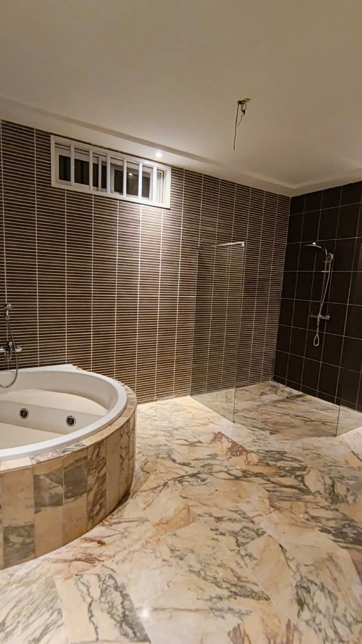 LOMÉ – VILLA 5 CHAMBRES À VENDRE À TOKOIN CASABLANCA (690 M²)