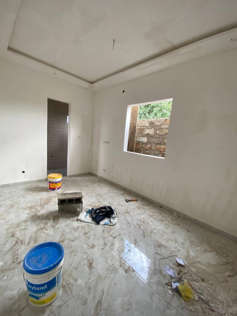 VILLA 4 PIÈCES À VENDRE À ZANGUÉRA AFIADEGNIGBAN, À 300M DU GOUDRON