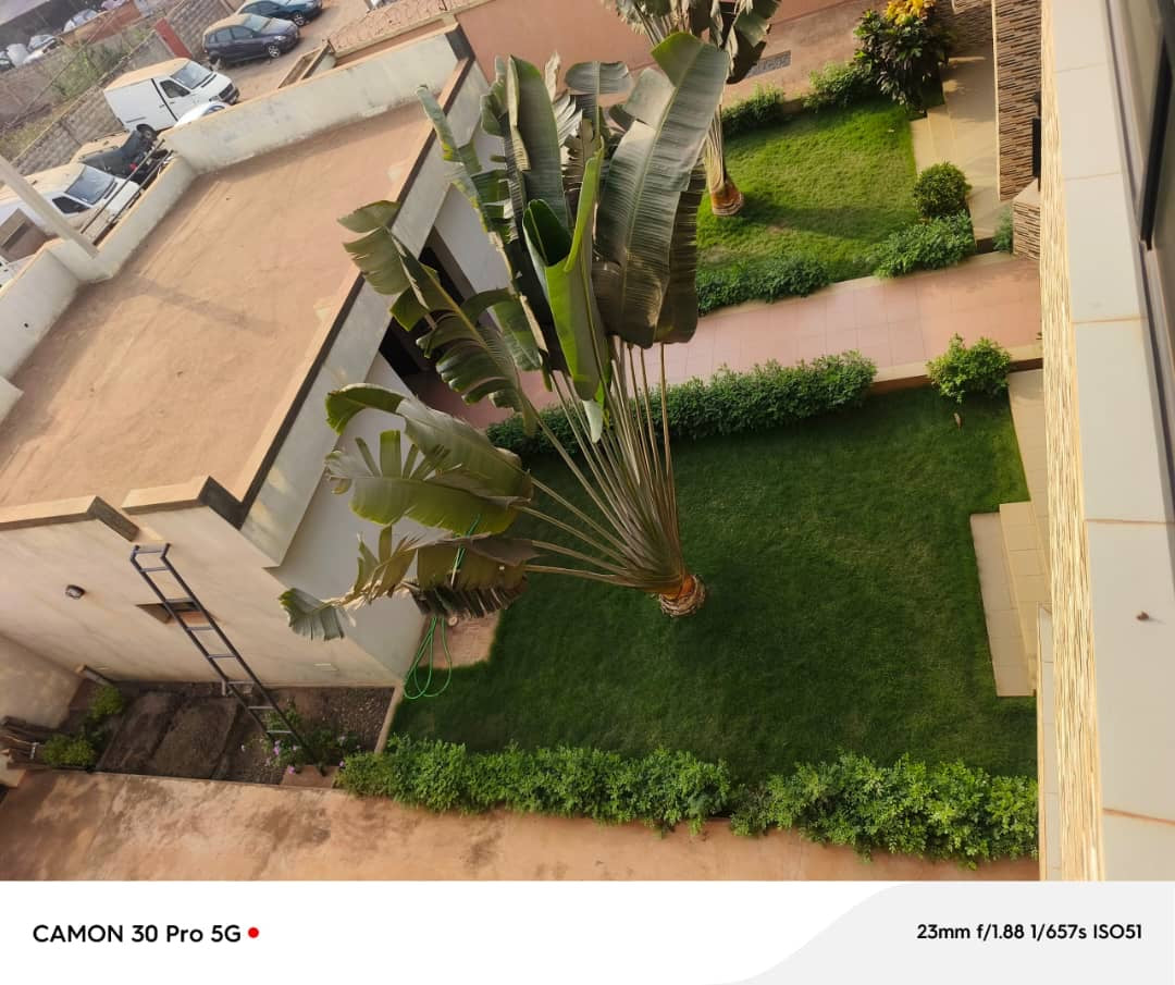 RÉSIDENCE 8 PIÈCES À VENDRE AVEC LES MEUBLES À AGOÈ ASSIYEYÉ – 602 m²