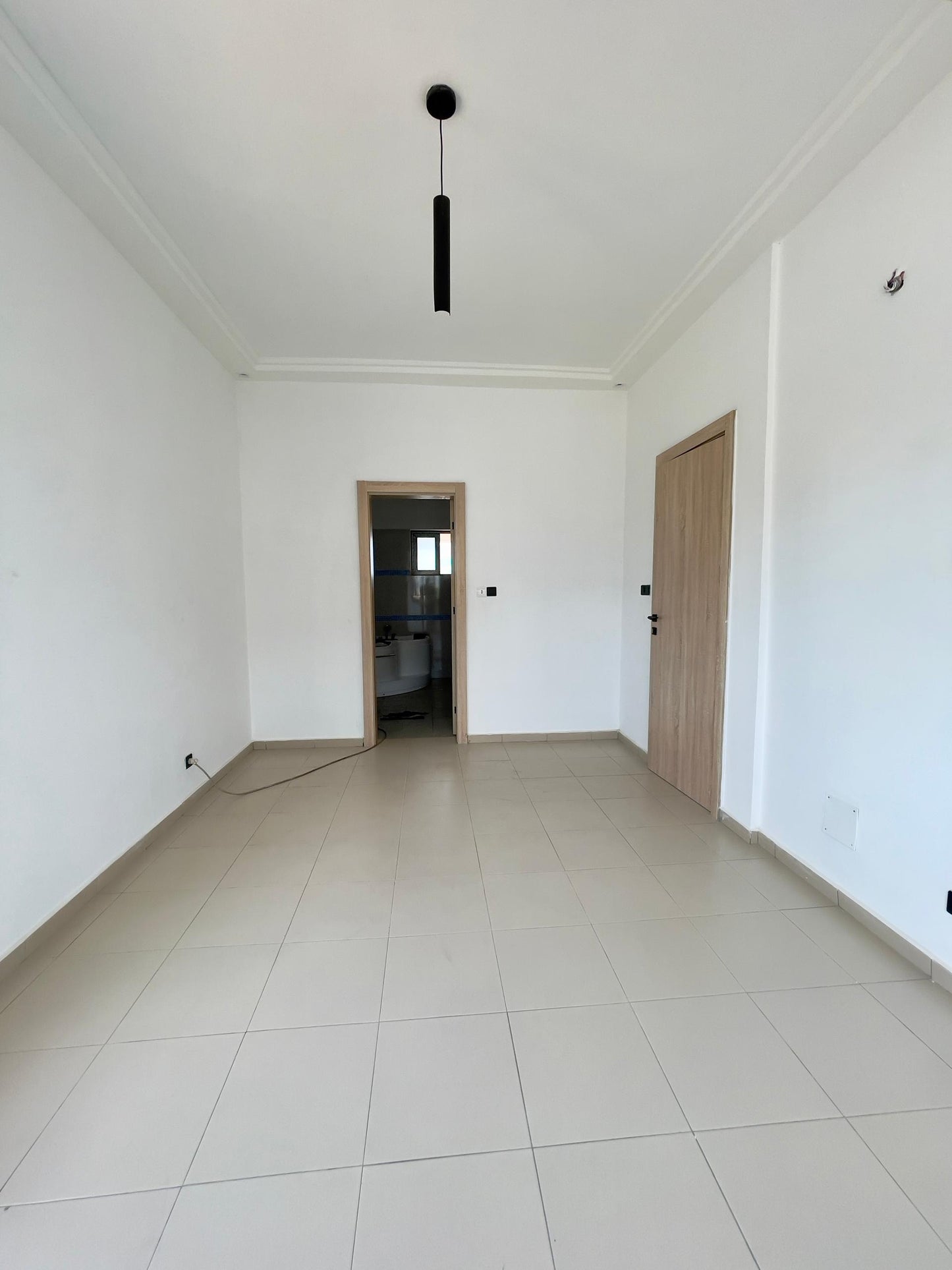 VILLA 4 PIÈCES À LOUER À NYÉKONAKPOÈ – À 40M DU GOUDRON