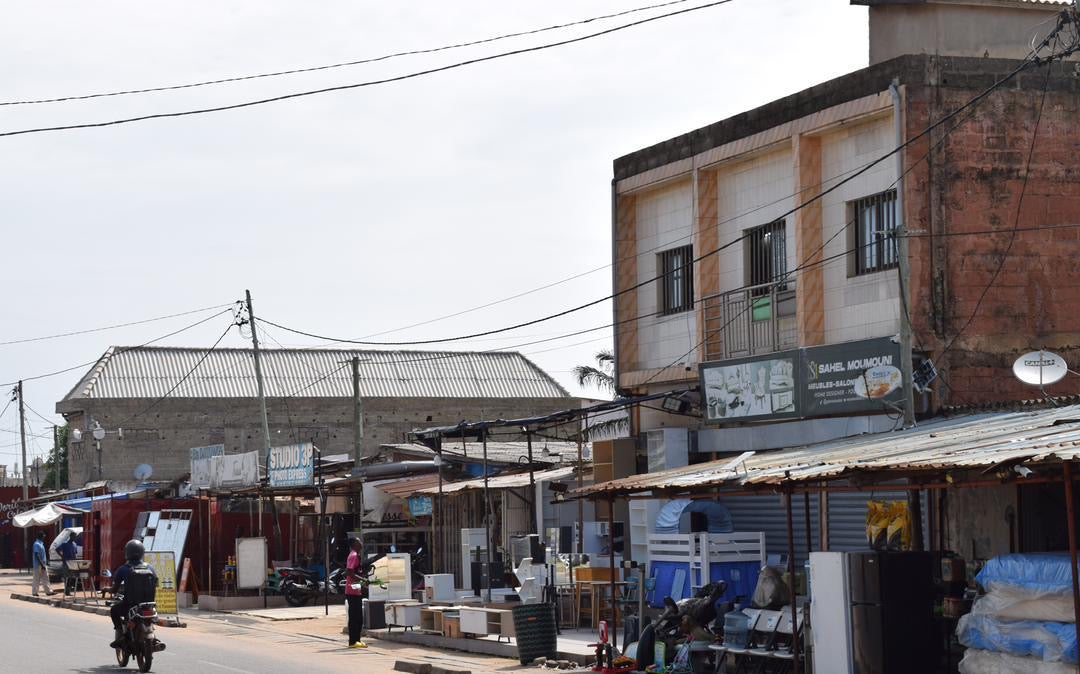 IMMEUBLE 6 PIÈCES À VENDRE À LOMÉ - AVÉPOZO AU BORD DU GOUDRON