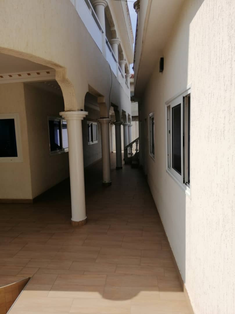 VILLA 8 PIÈCES À VENDRE À AVÉPOZO – CÔTÉ PLAGE – 1 LOT 3/4