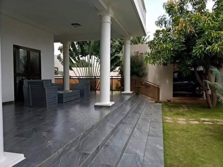 VILLA 6 PIÈCES À VENDRE À AGOÈ SOGBOSSITO – 1200 m² | TITRE FONCIER
