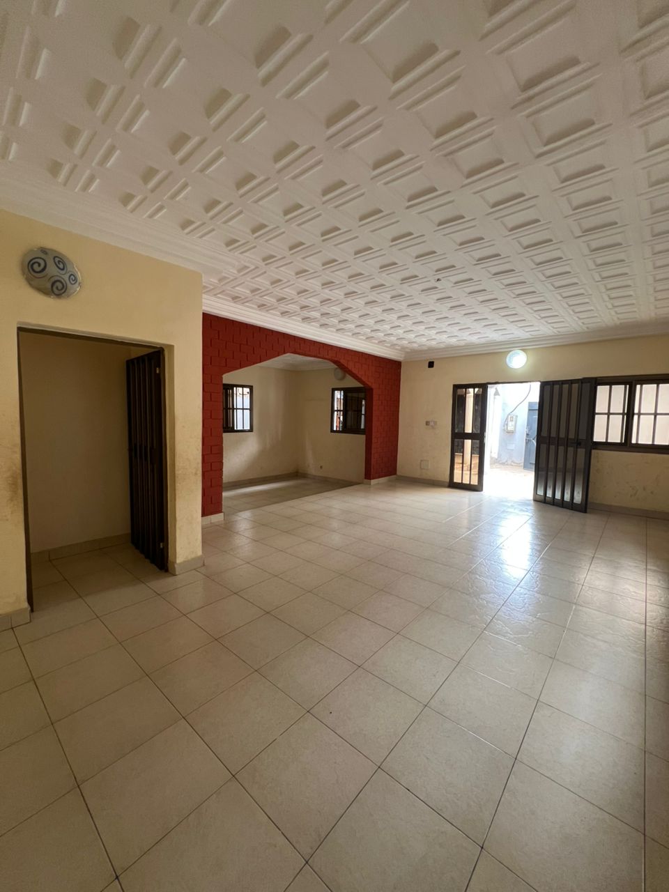 LOMÉ - NANÉGBÉ – VILLA 3 CHAMBRES À VENDRE SUR 300 M²