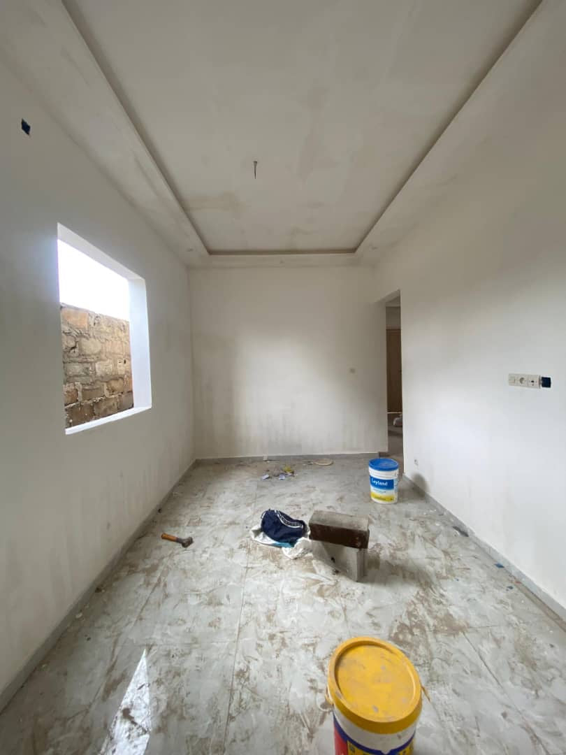 VILLA 4 PIÈCES À VENDRE À ZANGUÉRA AFIADEGNIGBAN, À 300M DU GOUDRON