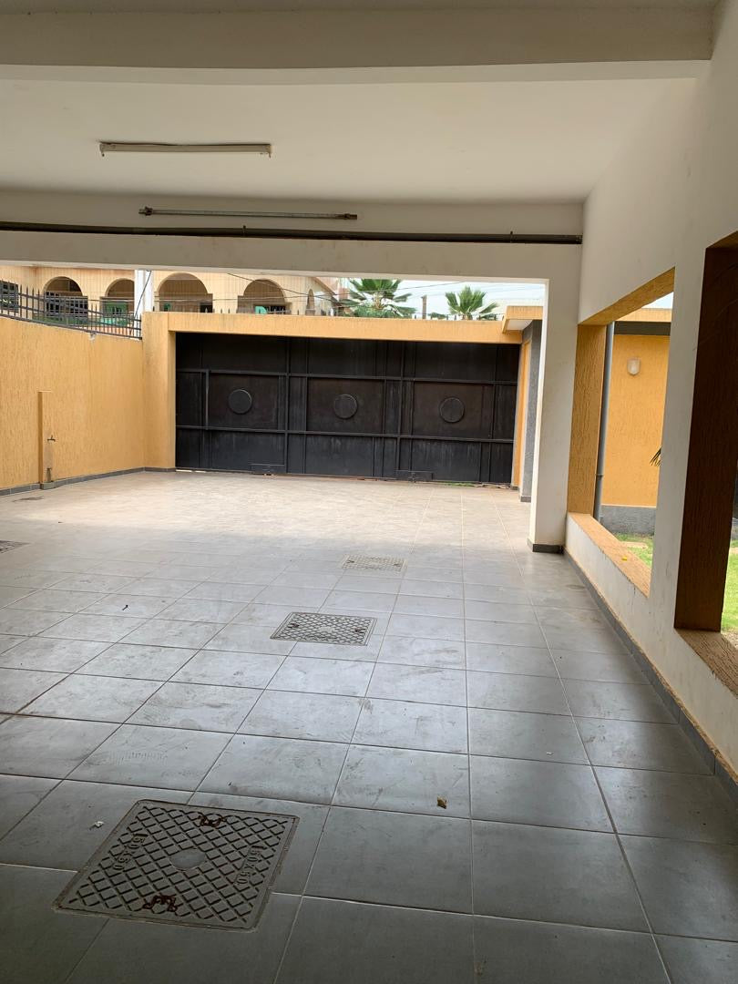 À LOUER – VILLA 07 PIÈCES À AVÉNOU, DERRIÈRE TOTAL | 1 000 000 FCFA/MOIS