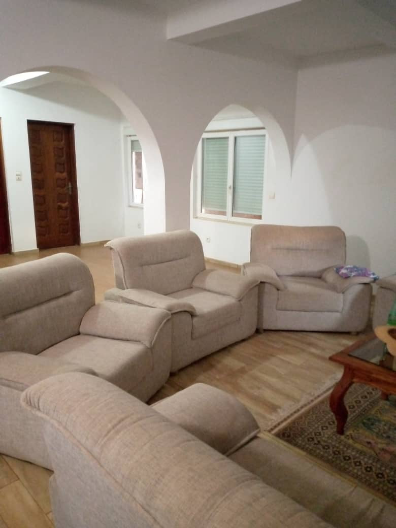 VILLA 7 PIÈCES AVEC PISCINE À VENDRE À AGOÈ CARREFOUR BLEU – 600 m²