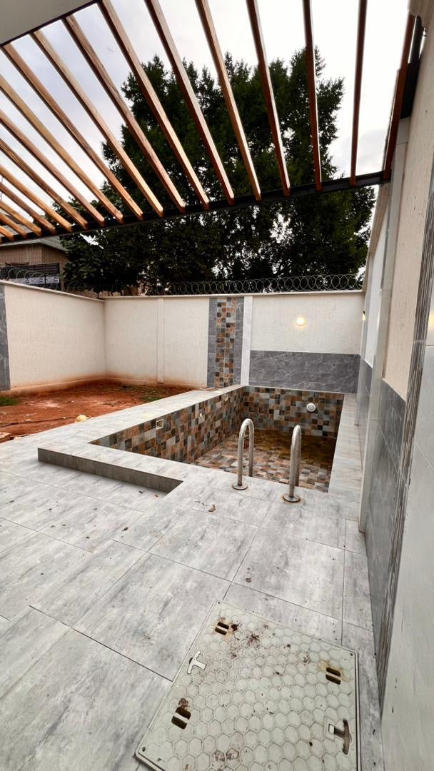 VILLAS JUMELLES 6 PIÈCES À VENDRE À FOREVER – 50M DU GOUDRON JEAN-PAUL II