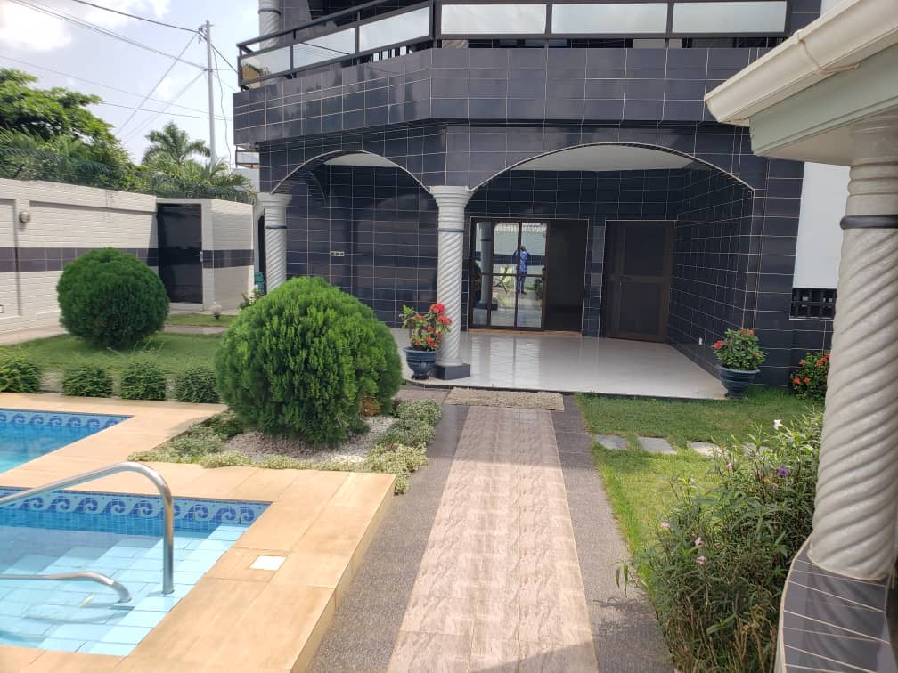 LOCATION VILLA DUPLEX MEUBLÉE À AVENOU (5 CHAMBRES, PISCINE)