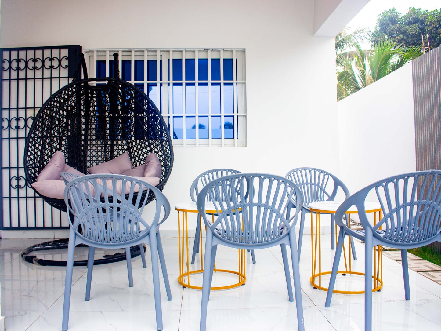 VILLA 3 PIÈCES MEUBLÉE À VENDRE À AGOÈ ZOSSIMÉ – DEMI LOT