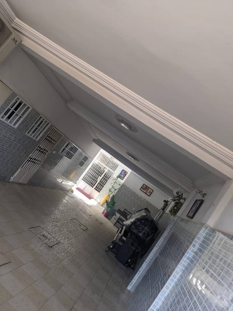 VILLA 8 PIÈCES À VENDRE À TOTSI AU BORD DES PAVÉS – R+2 | TITRE FONCIER