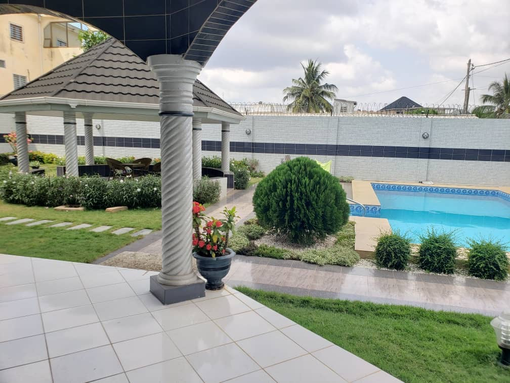 LOCATION VILLA DUPLEX MEUBLÉE À AVENOU (5 CHAMBRES, PISCINE)