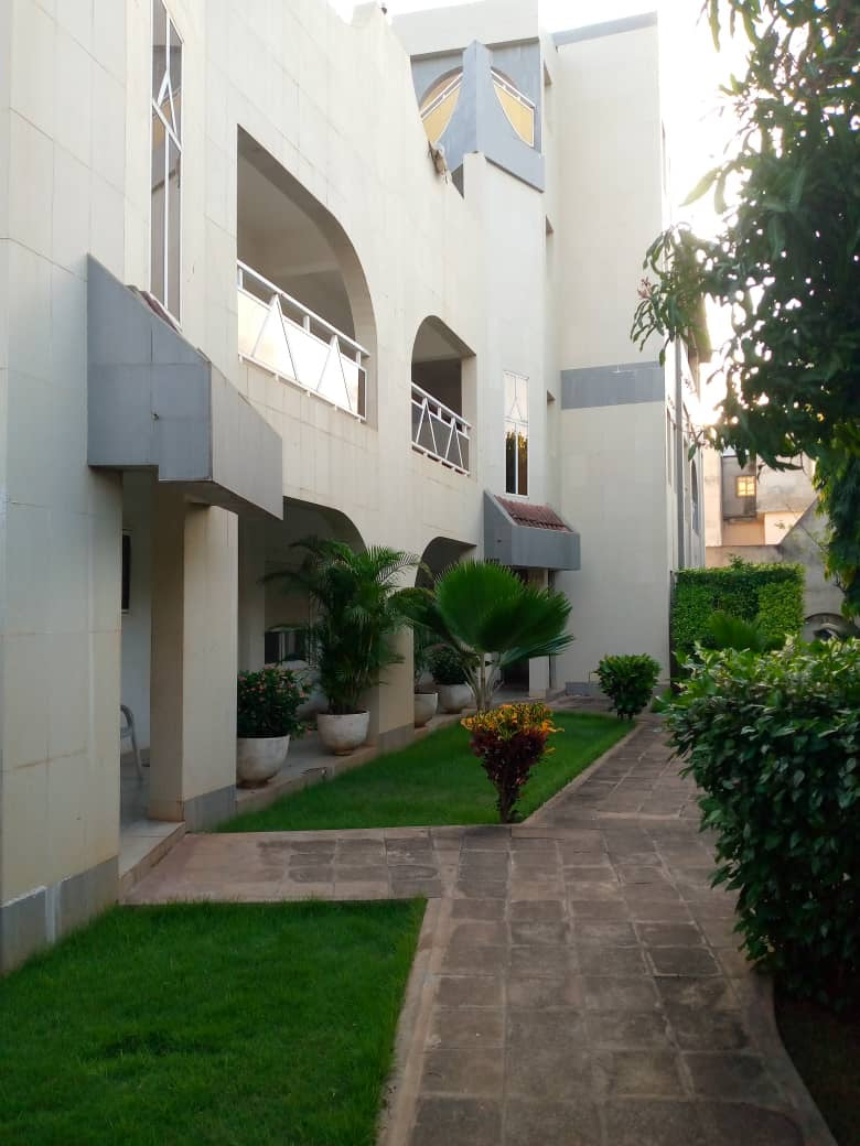 VILLA 7 PIÈCES AVEC PISCINE À VENDRE À AGOÈ CARREFOUR BLEU – 600 m²