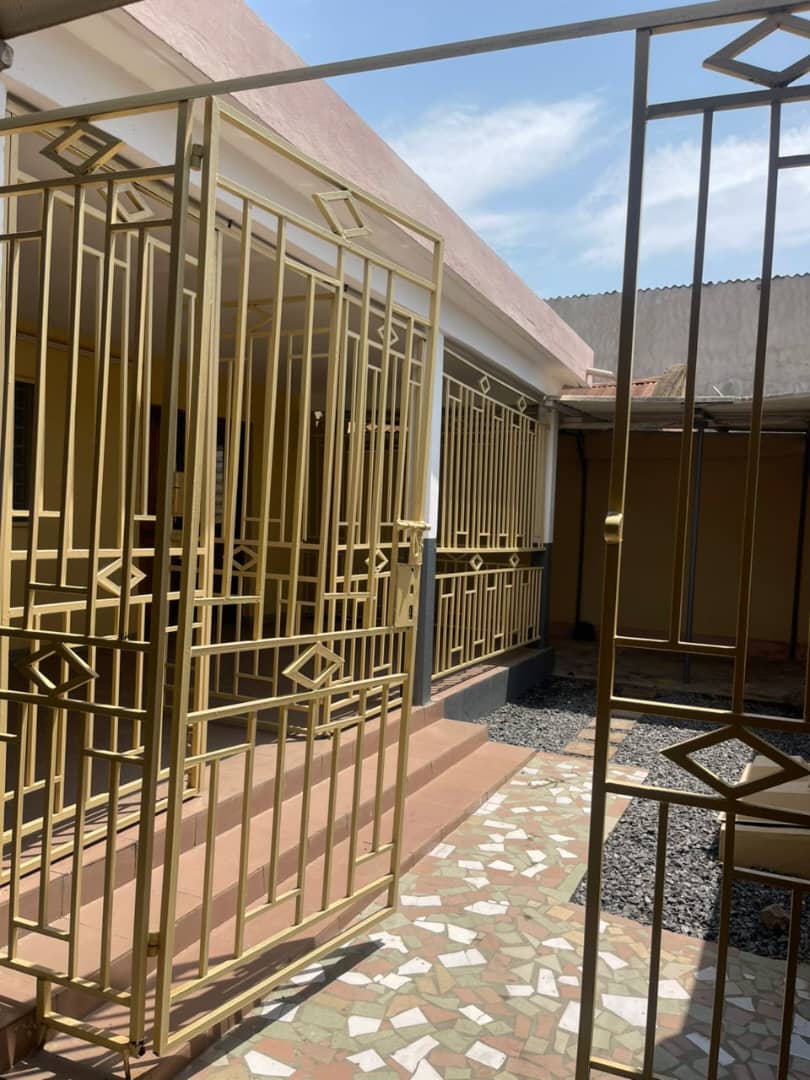 *UNE VILLA À VENDRE À NYÉKONAKPOÈ*