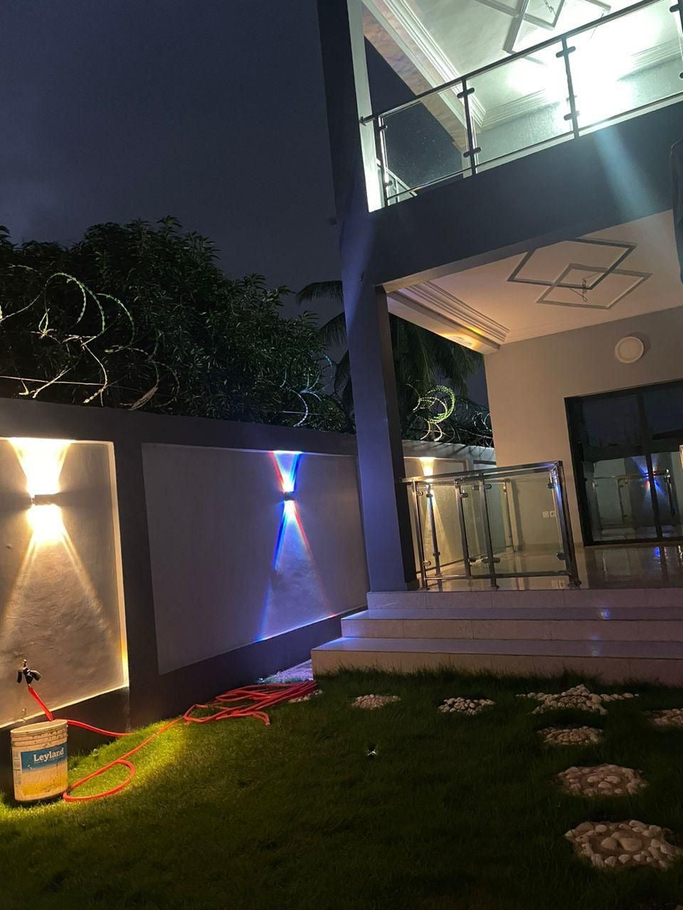 À LOUER – VILLA DUPLEX MEUBLÉE 3 PIÈCES (2 CHAMBRES SALON) À VAKPOSSITO