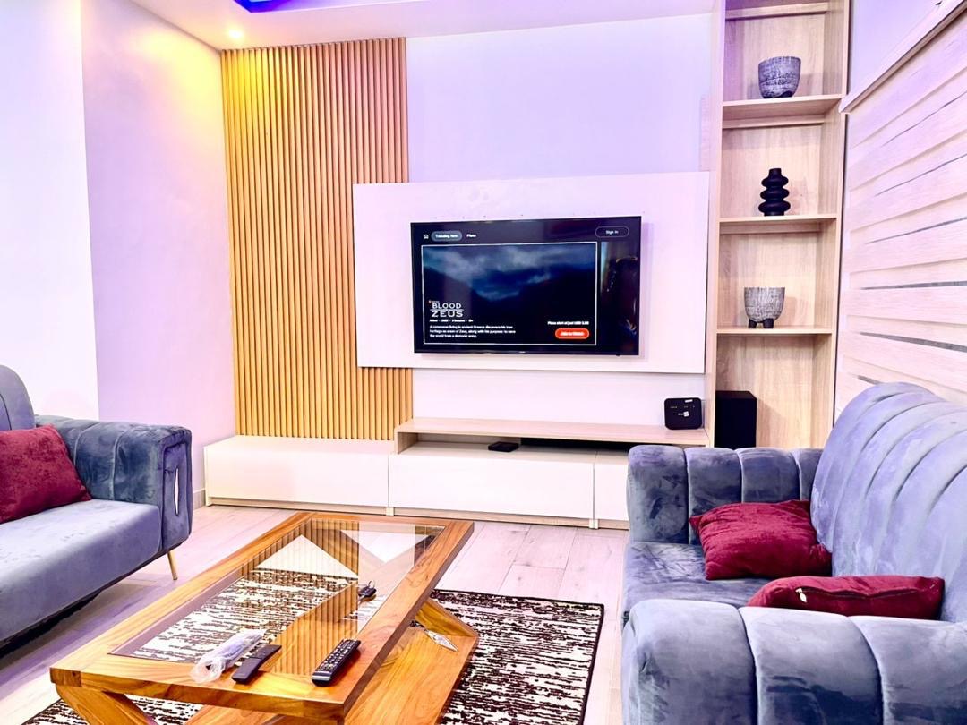 À LOUER – VILLA MEUBLÉE DE 4 PIÈCES À AGOÈ SOGBOSSITO (ANOKUI) – 450.000 FCFA/MOIS