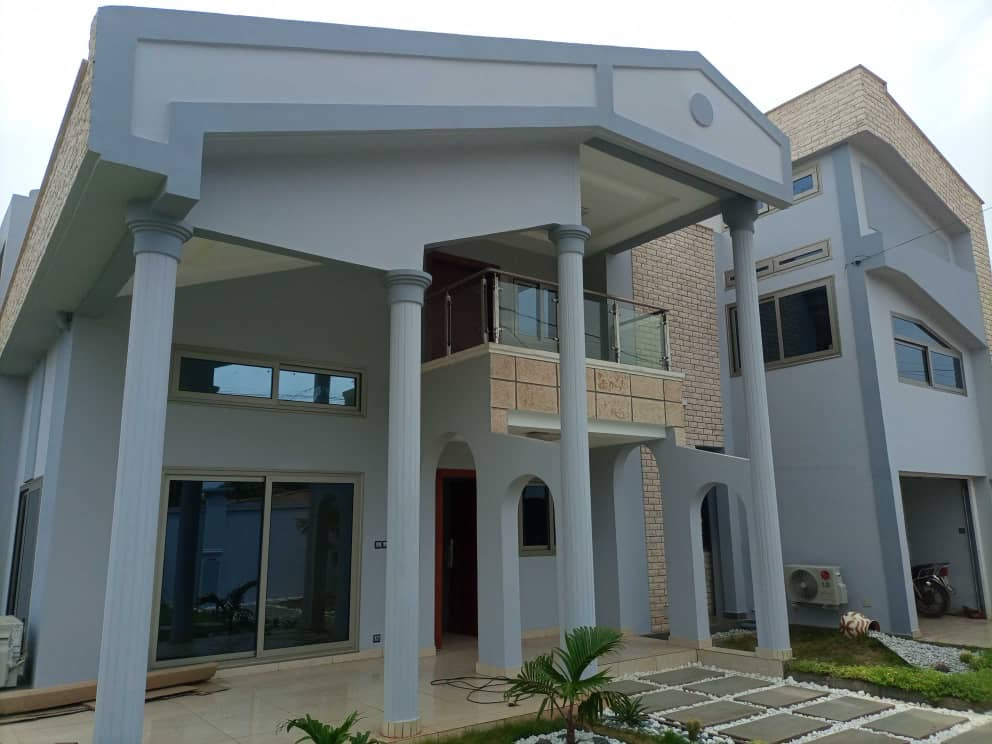 MAGNIFIQUE VILLA SEMI-MEUBLÉE À VENDRE À KEGUE - 9 PIÈCES