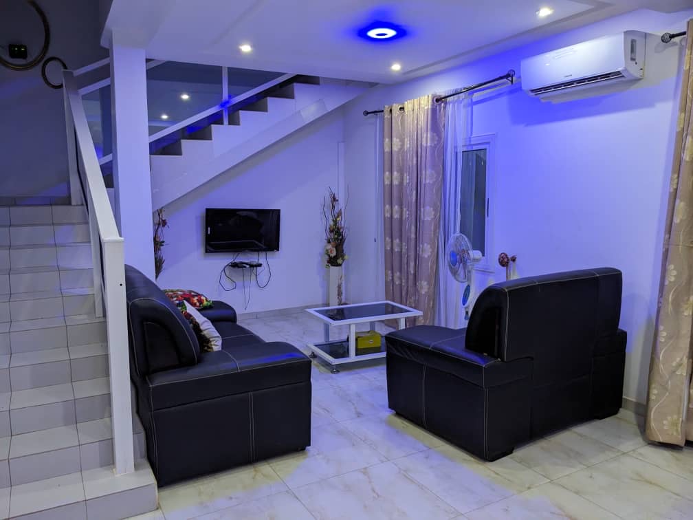 À LOUER – VILLA MEUBLÉE 5 PIÈCES AVEC PISCINE À AGOÉ DEMAKPOÉ