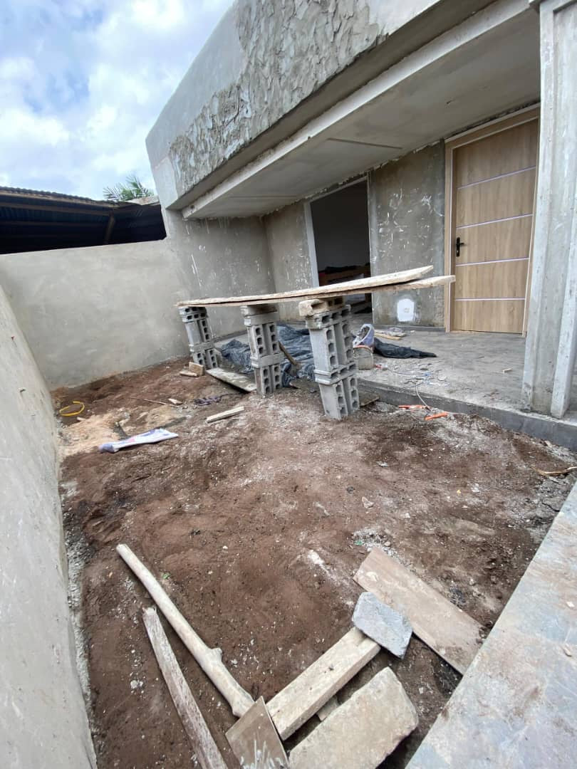 VILLA 4 PIÈCES À VENDRE À ZANGUÉRA AFIADEGNIGBAN, À 300M DU GOUDRON