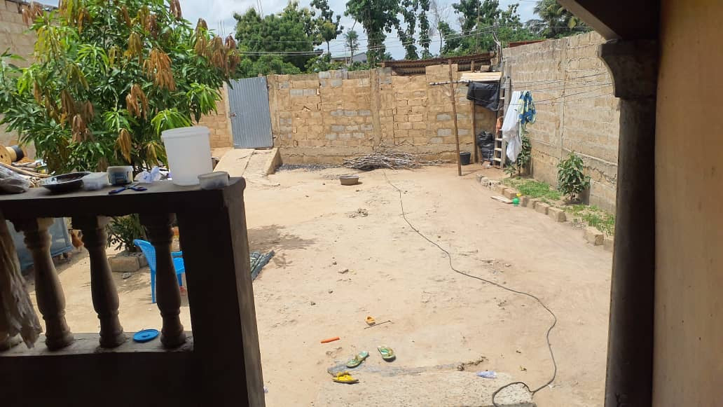 VILLA 2 CHAMBRES SALON À VENDRE À LOMÉ - APESSITO – URGENCE