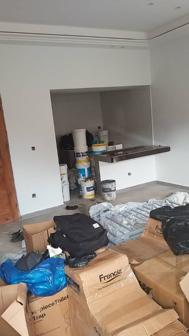 IMMEUBLE À LOUER À AGOÈ CACAVÉLI (6 CHAMBRES, 4 SALONS, 4 CUISINES)