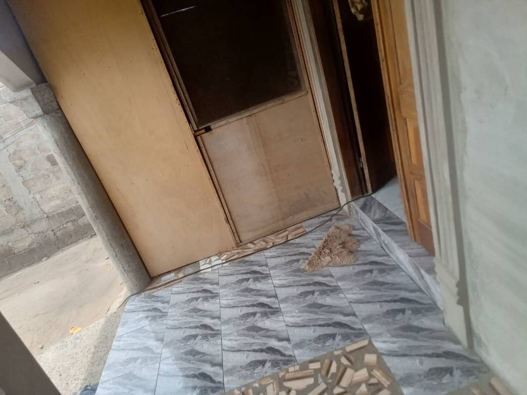 VILLA 2 CHAMBRES SALON À VENDRE À LOMÉ - APESSITO – URGENCE