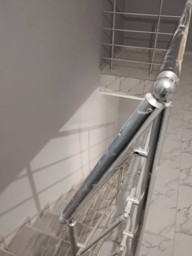 À VENDRE : VILLA DUPLEX DE 5 PIÈCES SUR 300 m² À AGBATA (CÔTÉ NON PLAGE)