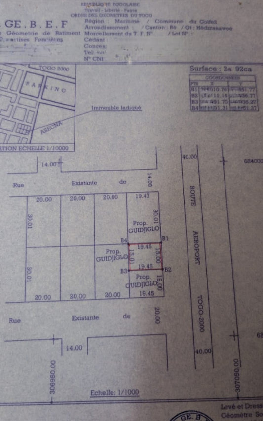 OPPORTUNITÉ RARE EN BORDURE DU GOUDRON À TOGO 2000 !