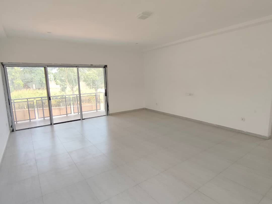 LOMÉ – CITÉ OUA – VILLA R+1 DE 10 PIÈCES À VENDRE
