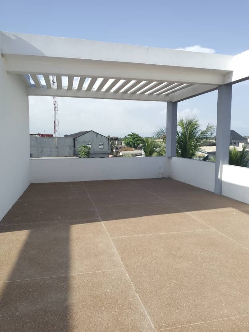 VILLA 9 PIÈCES À VENDRE À KPOGAN AGBETIKO – TITRE FONCIER
