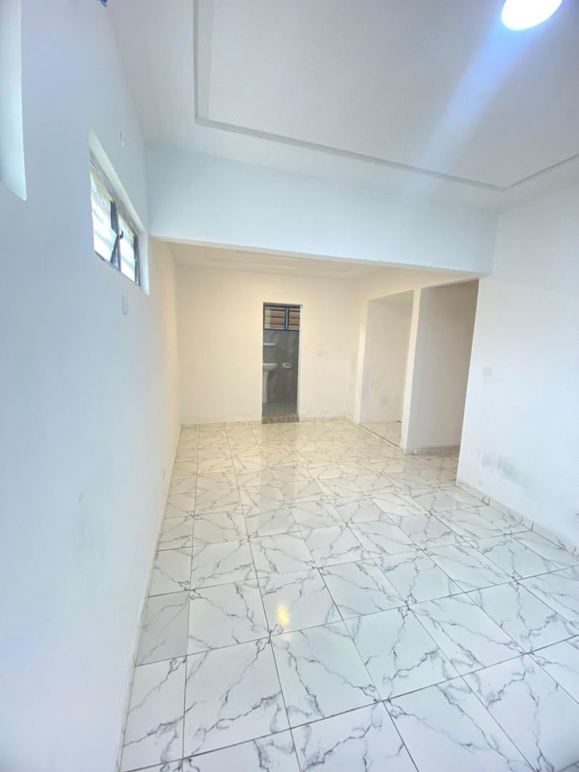 UNE VILLA 3 PIÈCES À LOUER À ADÉWUI À 100M DES PAVÉS