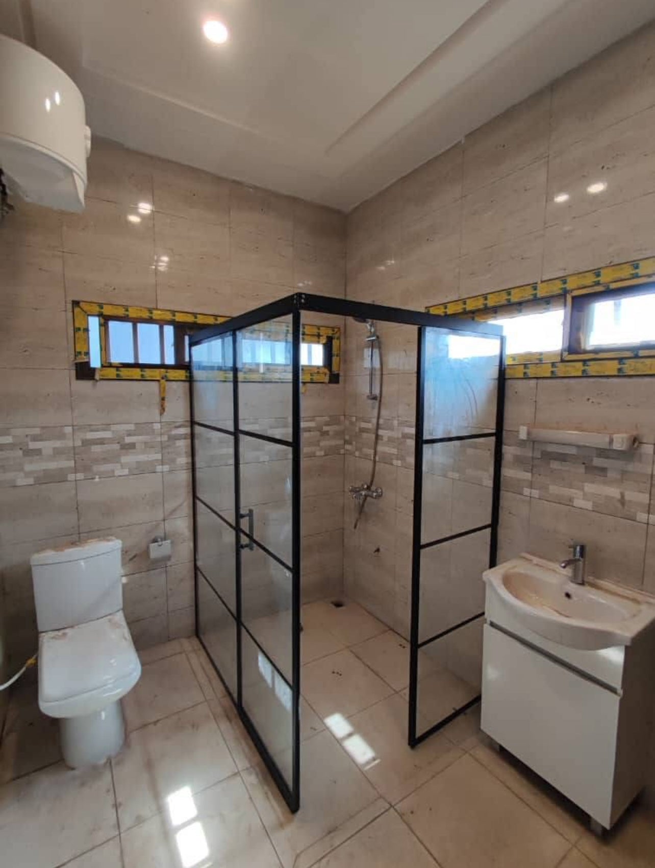 À VENDRE / À LOUER : VILLA HAUT STANDING DE 5 CHAMBRES À AGOÈ MINAMADOU (CHAMPION)