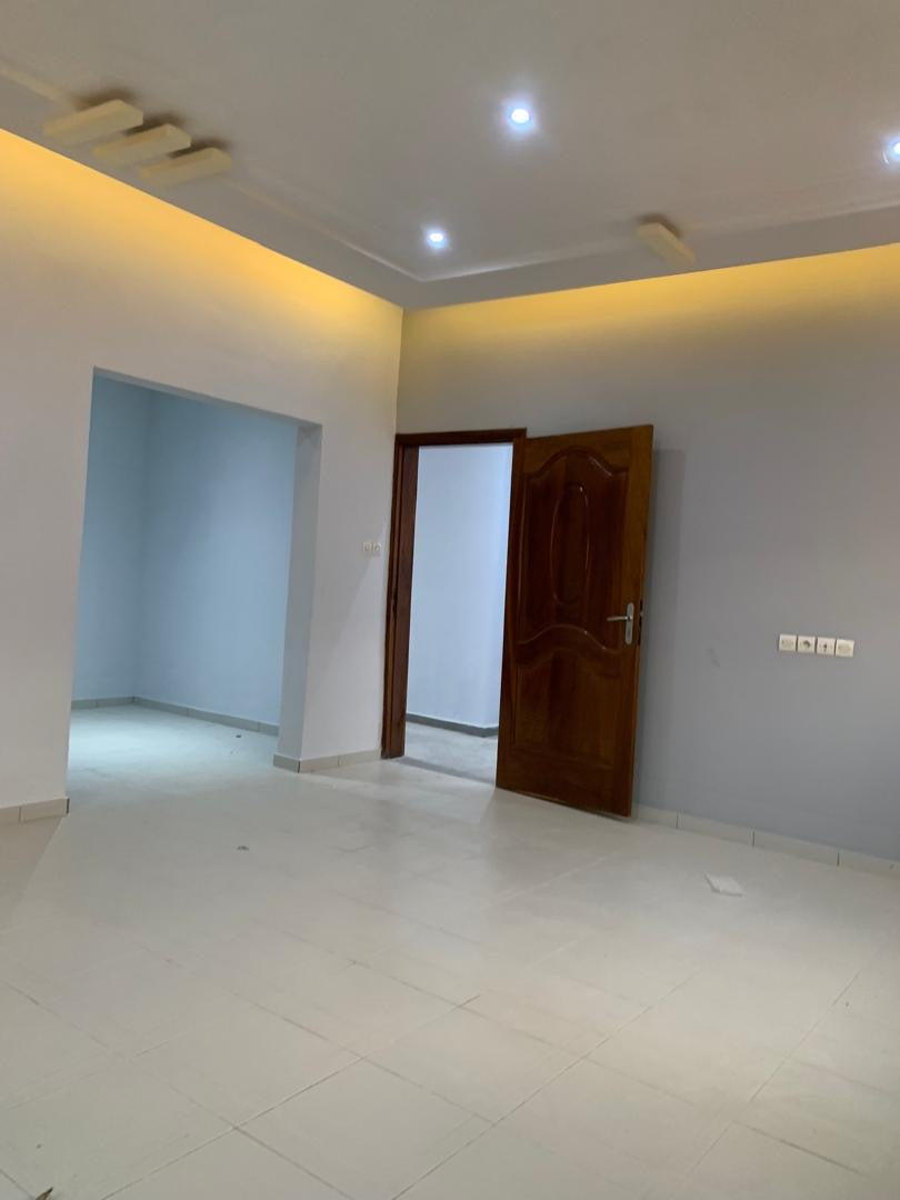 VILLA DUPLEX À VENDRE À SÉGBÉ – 10 PIÈCES