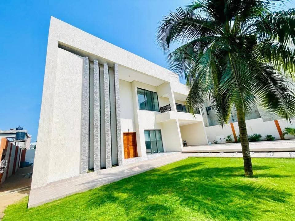 VILLA 10 PIÈCES À VENDRE À LOMÉ - AVÉPOZO