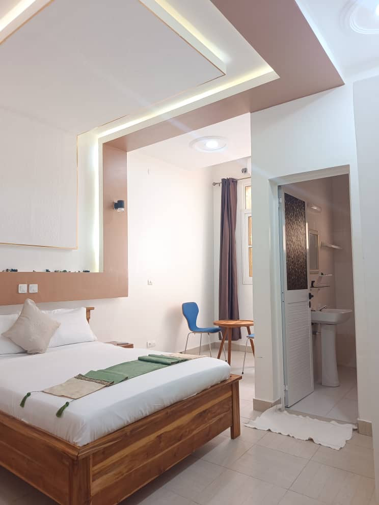 HÔTEL À VENDRE À AGBODRAFO - 25 CHAMBRES, PISCINE, RESTAURANT