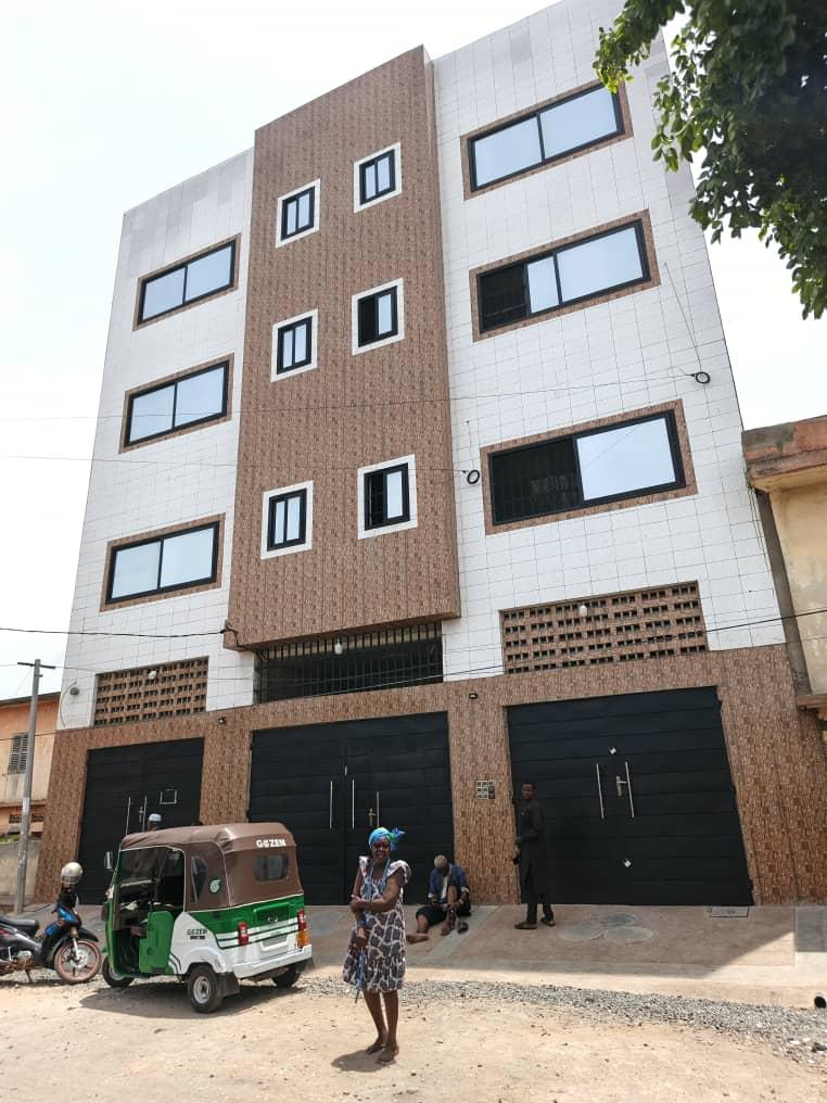 IMMEUBLE (R+3) À VENDRE À DEKON LOM-NAVA – 3 APPARTEMENTS