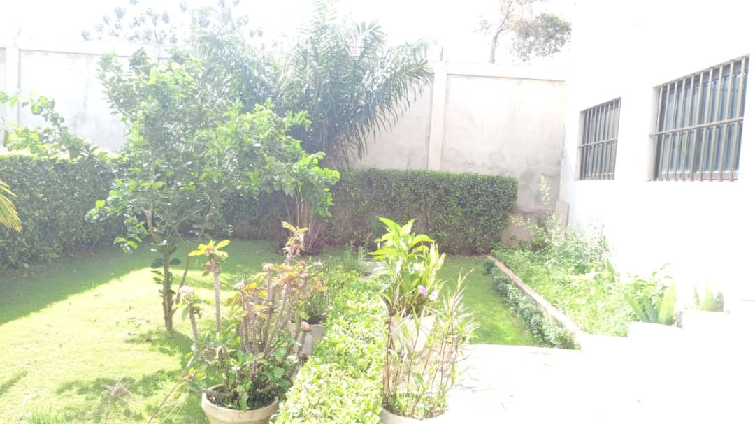 VILLA 7 PIÈCES À VENDRE À LEGBASSITO – 4 LOTS – TITRE FONCIER