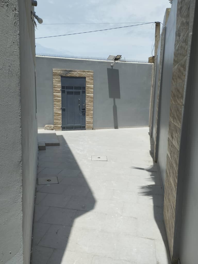 À VENDRE : VILLA DUPLEX DE 5 PIÈCES SUR 300 m² À AGBATA (CÔTÉ NON PLAGE)