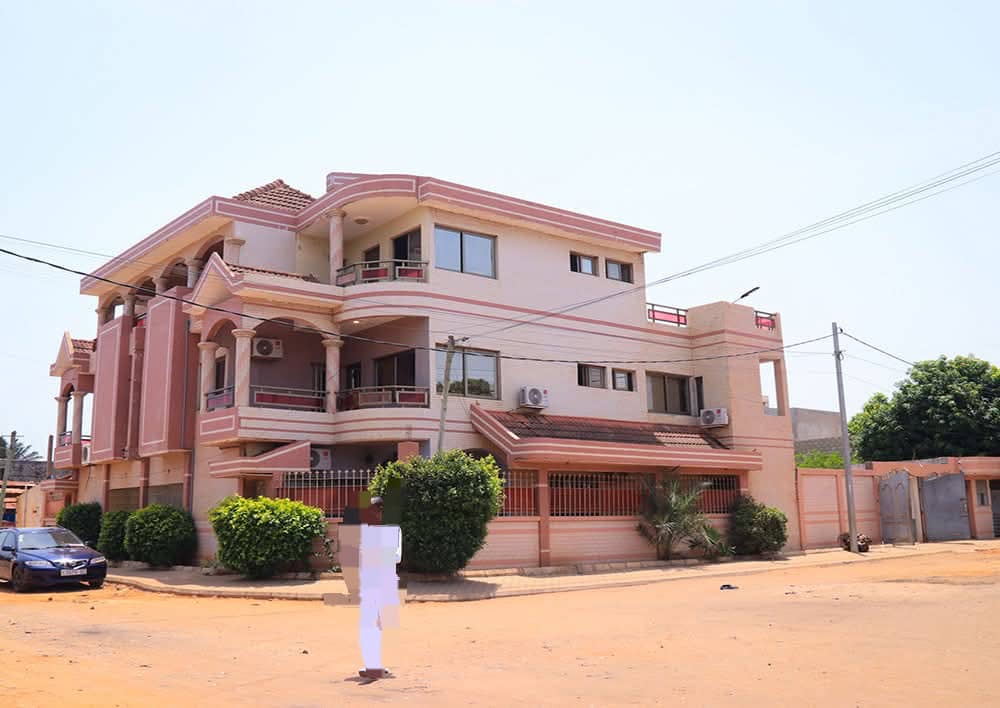 HÔTEL DE PRESTIGE À VENDRE À LOMÉ – FOREVER | 16 CHAMBRES | TITRE FONCIER