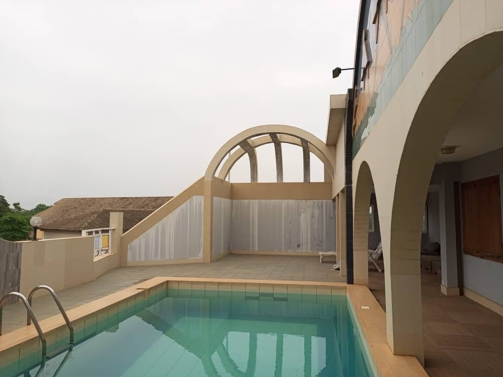 UNE VILLA À VENDRE À AGOÈ CARREFOUR BLEU - 7 PIÈCES, 200 MILLIONS FCFA