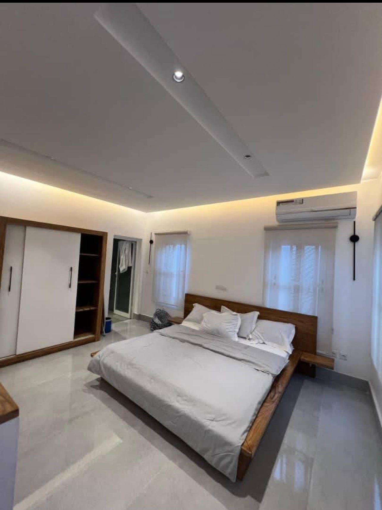 À LOUER : VILLA MEUBLÉE AVEC PISCINE DE 2 CHAMBRES À DJIDJOLÉ KOUVAHEY