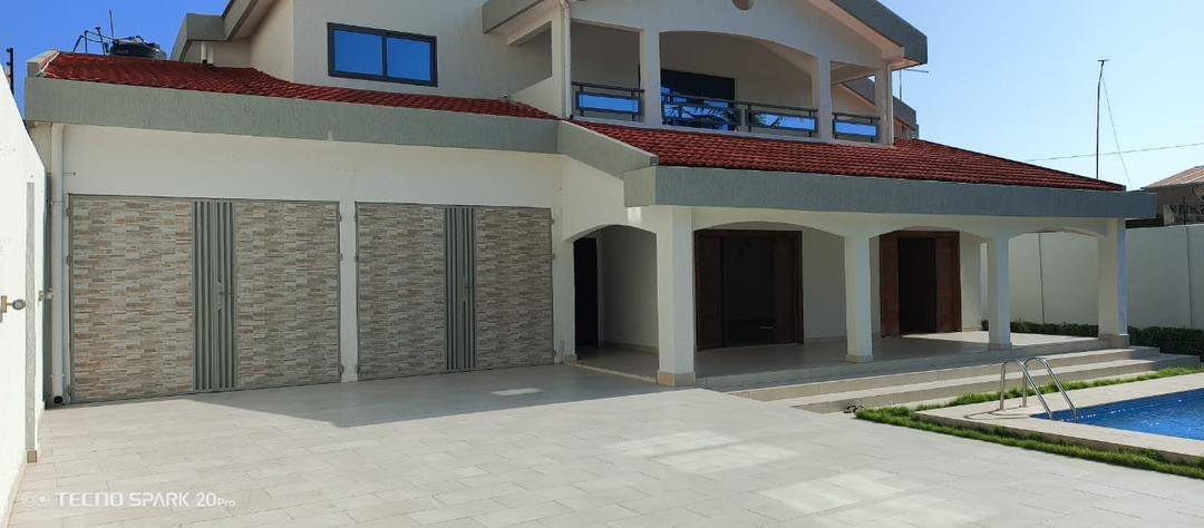 VILLA 10 PIÈCES À VENDRE À LOMÉ - BAGUIDA CÔTÉ PLAGE À 50M DU GOUDRON – 300 MILLIONS
