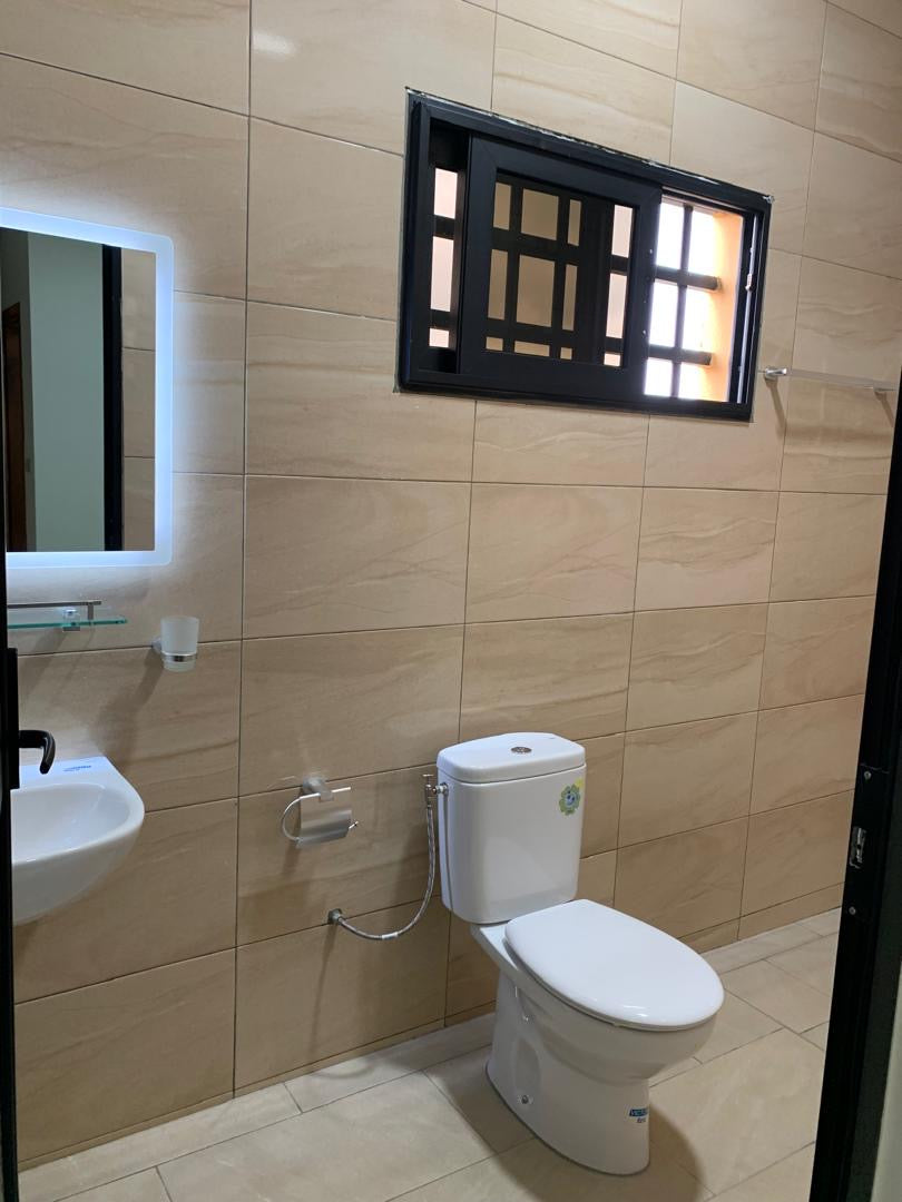 À VENDRE – Villa duplex 8 pièces à Agoè Telessou | 300 m² | Titre foncier | 200 millions FCFA