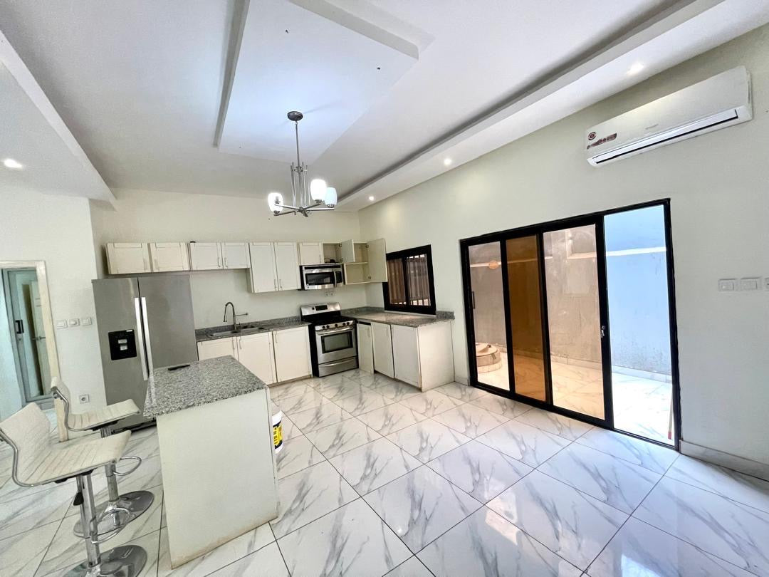 VILLA DUPLEX À LOUER À HÉDZRANAWOÉ AÉROPORT (4 CHAMBRES, 1 GARAGE)
