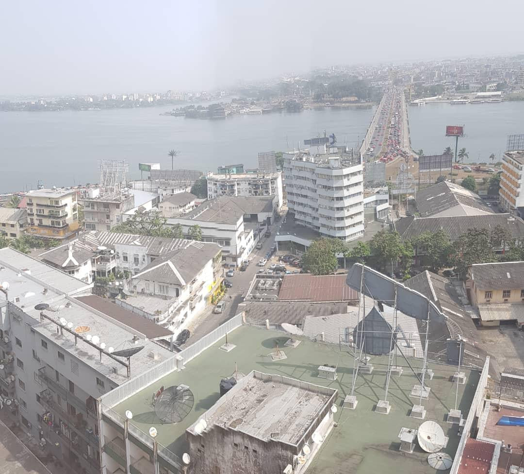 IMMEUBLE R+15 DE 35 APPARTEMENTS ET 7 LOCAUX À VENDRE AU PLATEAU, ABIDJAN – 1200 M² – 15 MILLIARDS CFA