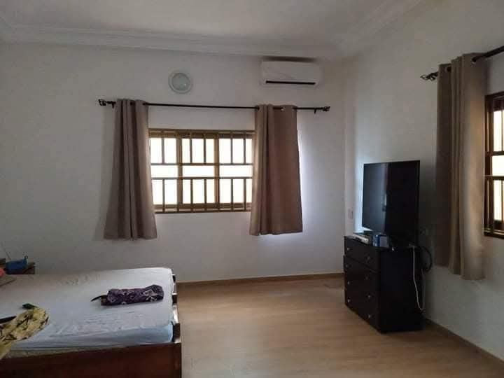 VILLA 6 PIÈCES À VENDRE À AGOÈ SOGBOSSITO – 1200 m² | TITRE FONCIER