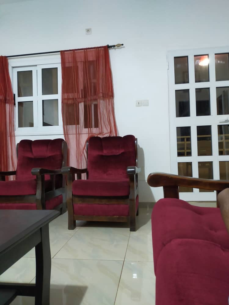 APPARTEMENTS À VENDRE À TOTSI – 5 CHAMBRES + 2 DÉPENDANCES