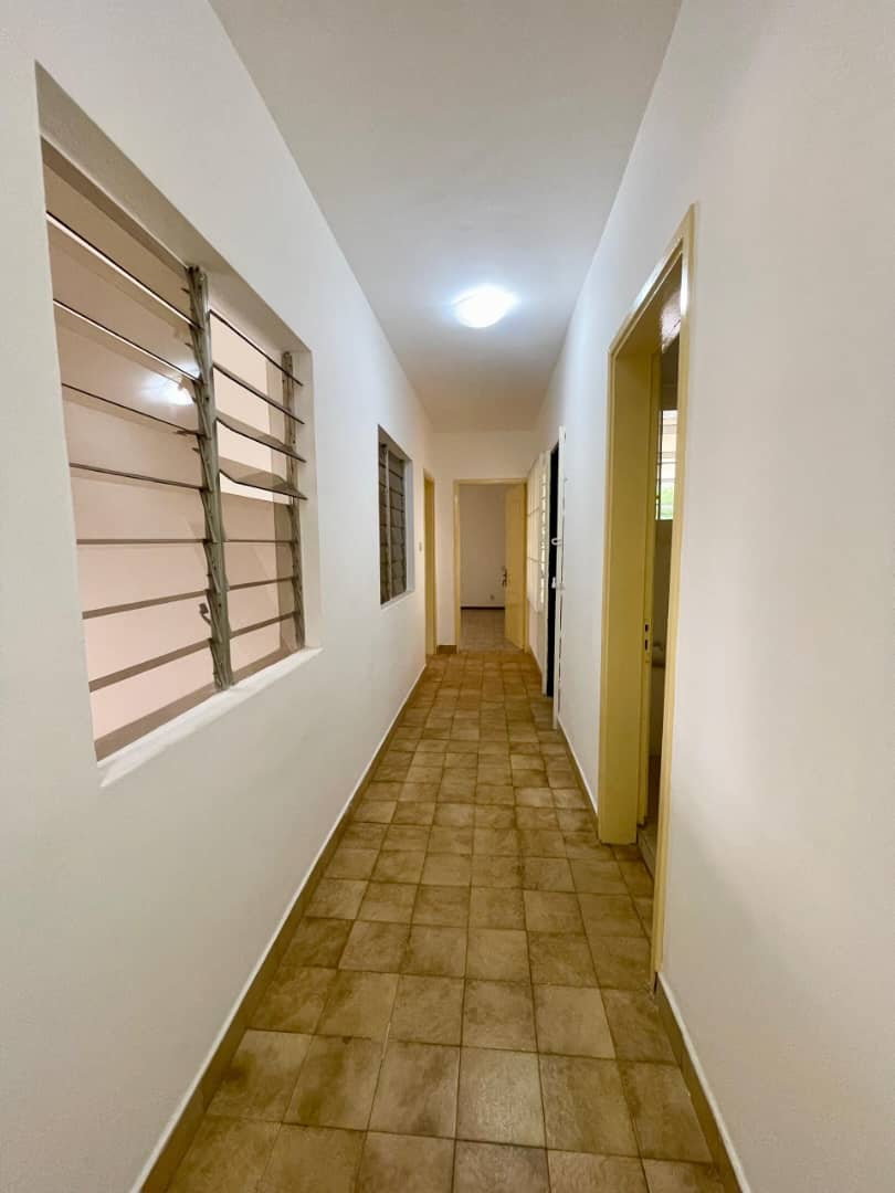 À VENDRE / À LOUER – Villa 10 pièces sur 500 m² à Nukafu Cerfer | 4 chambres, dépendance, jardin | Vente : 120M FCFA | Location : 600.000 FCFA/mois